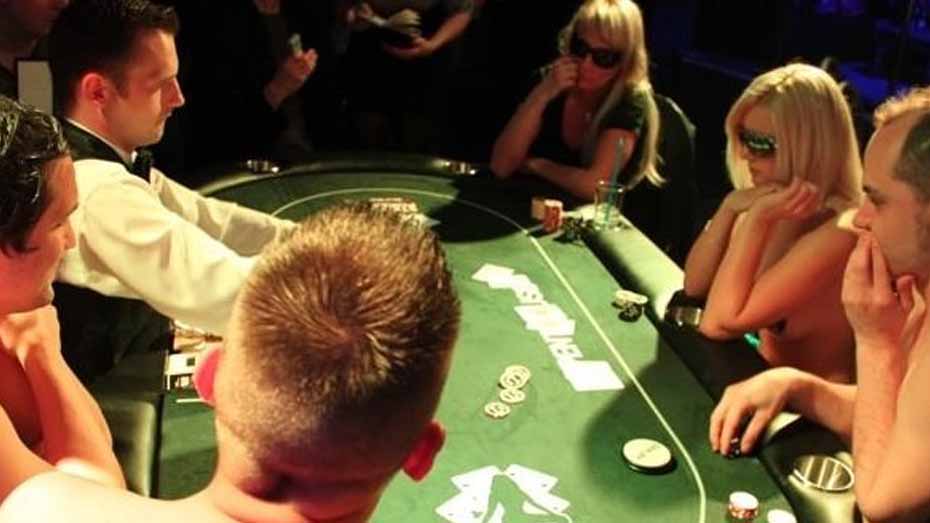 how to play strip poker